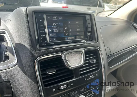 2016 Chrysler Town & Country Touring z USA, uszkodzony, nr VIN 2C4RC1BG1GR259868